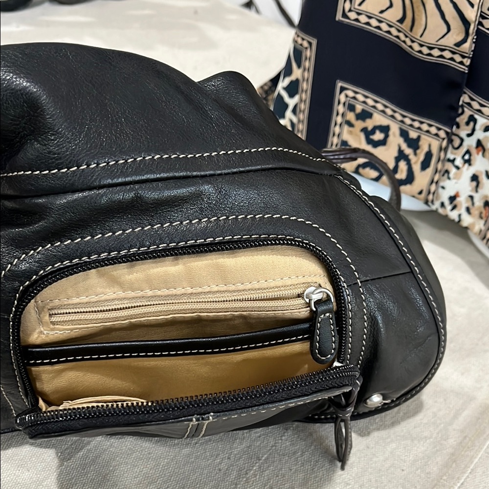 Clarks Black Leather Crossbody Bag - Picture 5 of 16